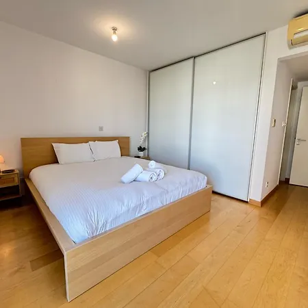 In - Spacious Balcony شقة