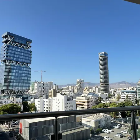 In - Spacious Balcony Apartment