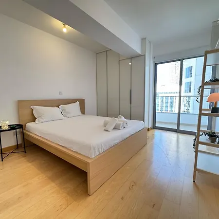 In - Spacious Balcony Apartment