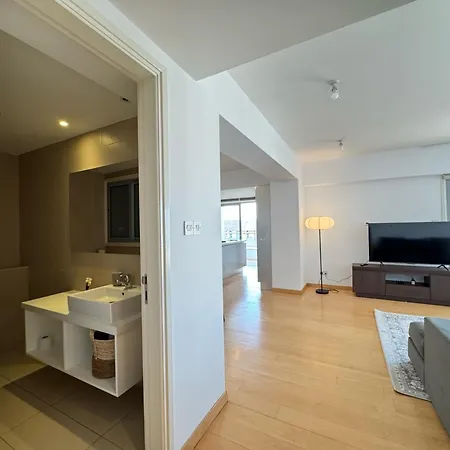 Apartment In - Spacious Balcony