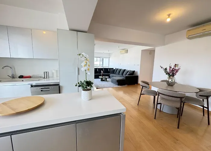 In - Spacious Balcony Appartement