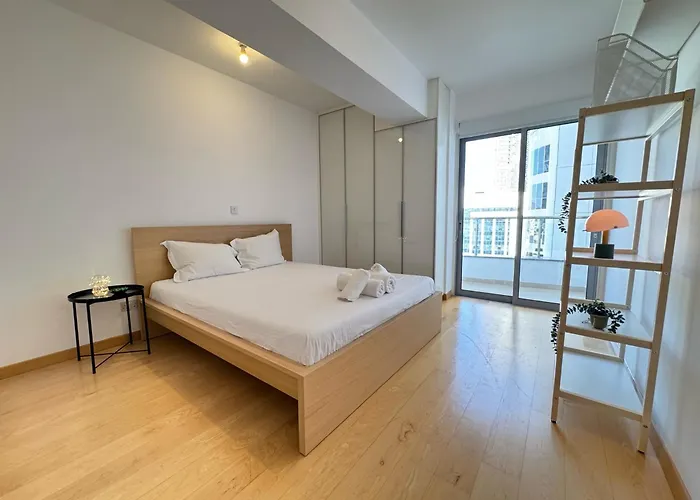 In - Spacious Balcony Appartement